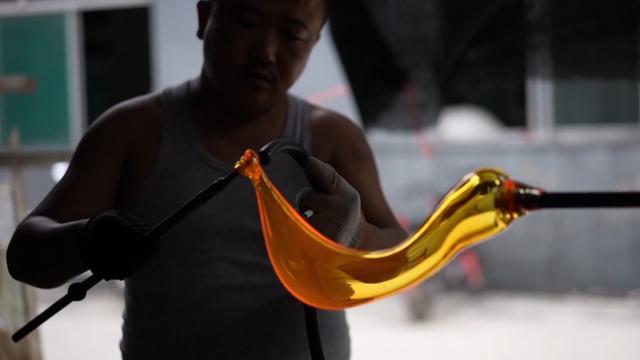一个县域产业带的突围样本：玻璃厂靠网店转内销开云体育 开云平台 年销沙拉碗100万个