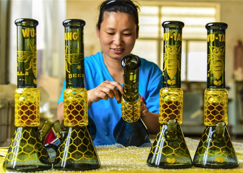 开云体育 开云官网河北阜城：特色工艺玻璃制品远销海外
