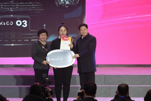 开云 开云体育第五届“中国·河间工艺玻璃设计创新大赛”颁奖典礼举行(图3)
