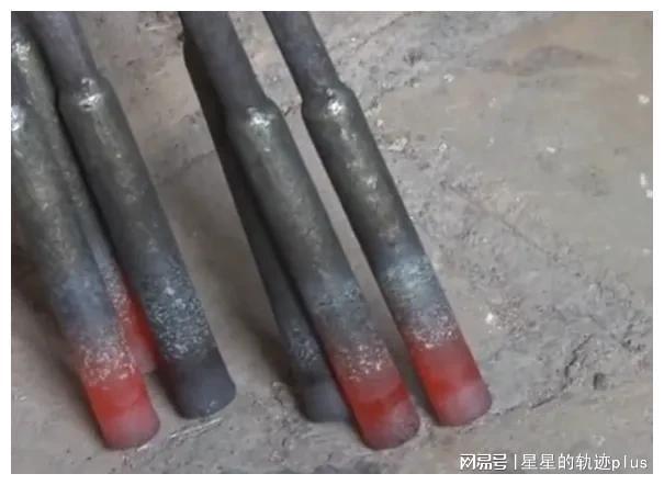开云 开云体育你知道吗？美丽的玻璃瓶竟是用嘴吹出来的以前的白炽灯泡也是(图3)