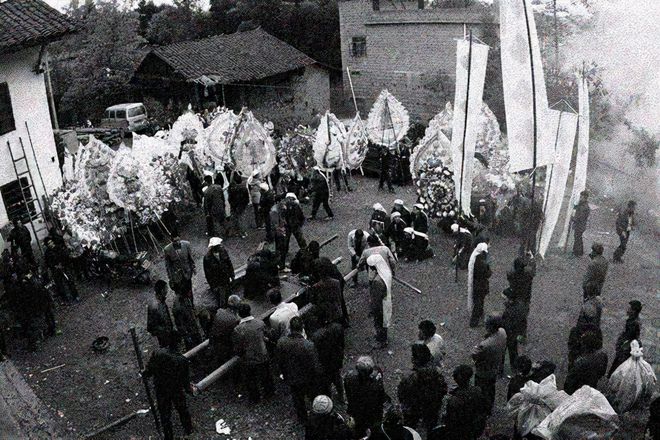 Kaiyun 开云体育1974年河北青梅竹马畸恋谋害堂哥后抛尸荒野300多村民寻尸(图9)