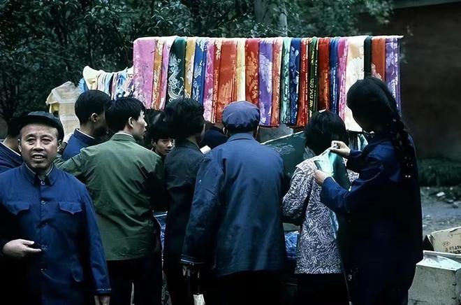 上世纪风靡的“的确良”现在去哪了？其实它在我Kaiyun 开云们身边换了个名(图3)