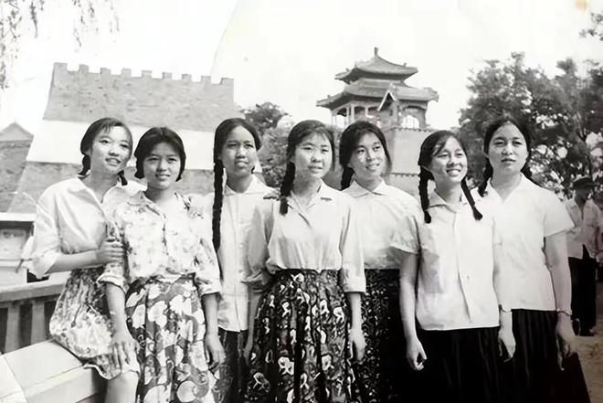 上世纪风靡的“的确良”现在去哪了？其实它在我Kaiyun 开云们身边换了个名(图2)