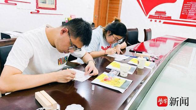 开云体育 Kaiyun.com 官网入口点亮盛夏夜空！苏州市相城区望亭镇四旺村总支开展玻璃画小夜灯制作活动