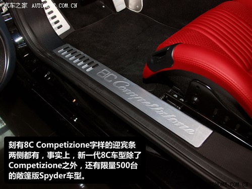 飞驰的艺术品！碳纤阿尔法罗密欧8C实Kaiyun 开云拍(图2)
