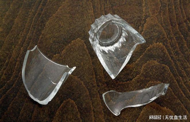 开云 开云体育官网美国航母禁止使用玻璃杯只因77年前这个教训太深刻(图2)