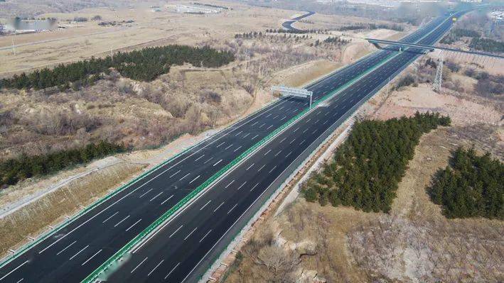 包茂高速包头至东胜段改扩Kaiyun 开云建工程主线开通试运行(图2)