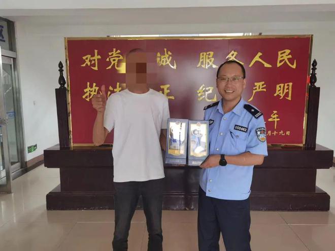【详情】晋城一轿车玻璃被砸！两瓶开云体育 开云平台青花汾酒被盗……