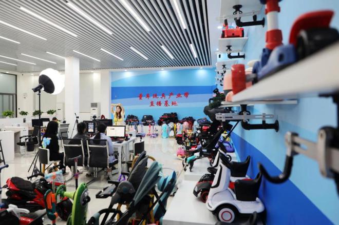 开云APP 开云官网入口产业带出海：中小企业国际化的一条潜在道路(图2)