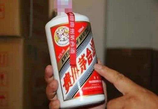白酒那么多为何唯独茅台酒瓶做成乳白色？看完长知识了开云体育 开云平台(图3)