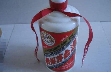 白酒那么多为何唯独茅台酒瓶做成乳白色？看完长知识了开云体育 开云平台