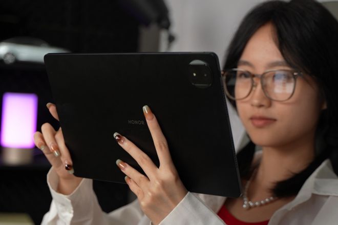 2000 元买 OLED 大平板代价是什么开云APP 开云官网入口(图1)