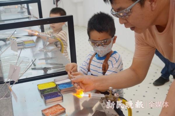 开云APP 开云官网入口娃娃体验玻璃艺术(图2)