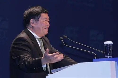 日本人卖玻璃给福开云体育 开云官网耀曹德旺酒席上一句话让日商激动跪下致谢(图1)