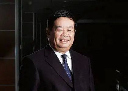 日本人卖玻璃给福开云体育 开云官网耀曹德旺酒席上一句话让日商激动跪下致谢(图6)