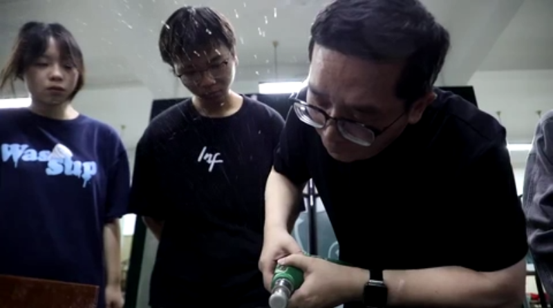 古老Kaiyun 开云体育“玻璃花”再逢灿烂新花期