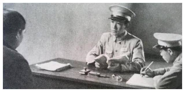 开云 开云体育平台1955年浙江农民无聊扔石块竟击穿毛主席专列玻璃结局如何？(图8)
