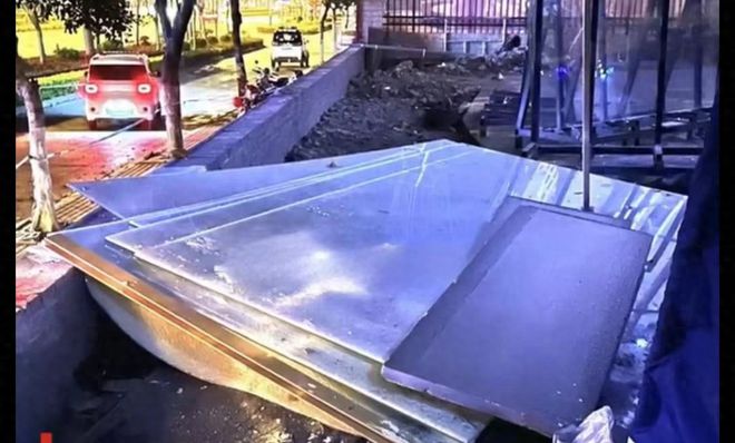 惋惜！四名工人被玻Kaiyun 开云体育璃压死知情人透露是一家人其中三人未婚(图7)