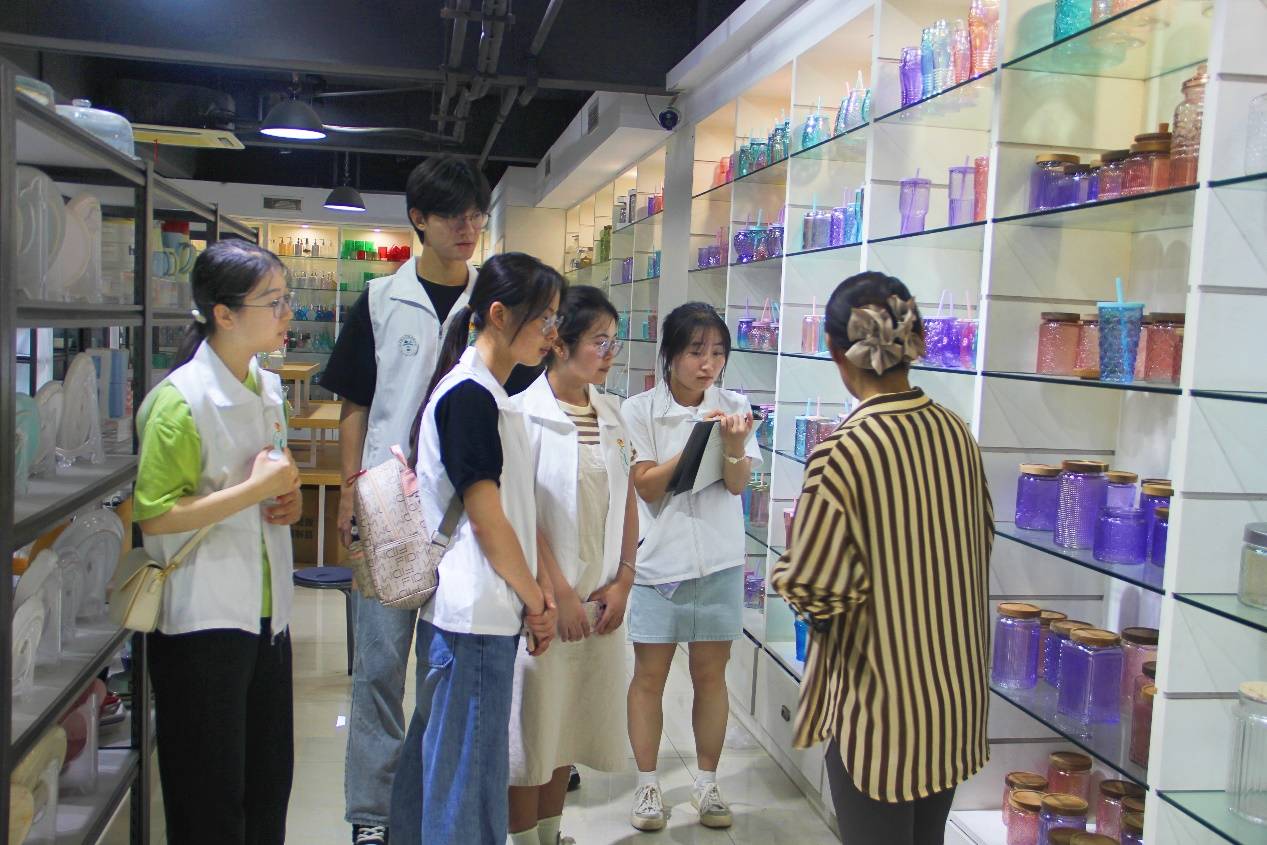 Kaiyun 开云青衿致远实践团于博丽玻璃有限公司展开线下调研(图1)